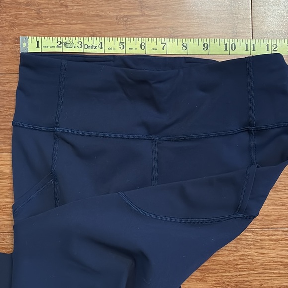 Lululemon women’s small Navy Blue High-Waisted Leggings - side pockets - Picture 6 of 6